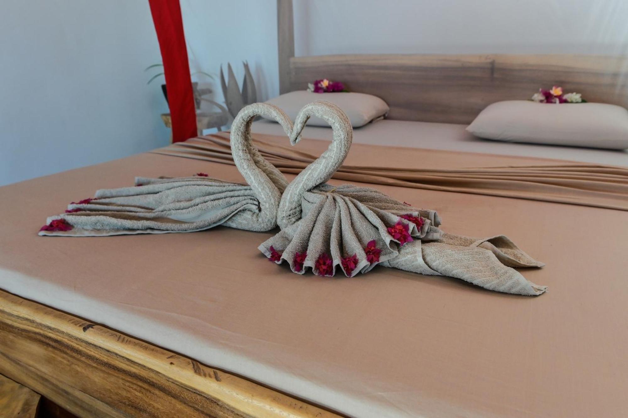 Shambala Madagascar: Beachfront Lodge And Adventures Ambolobozo Luaran gambar