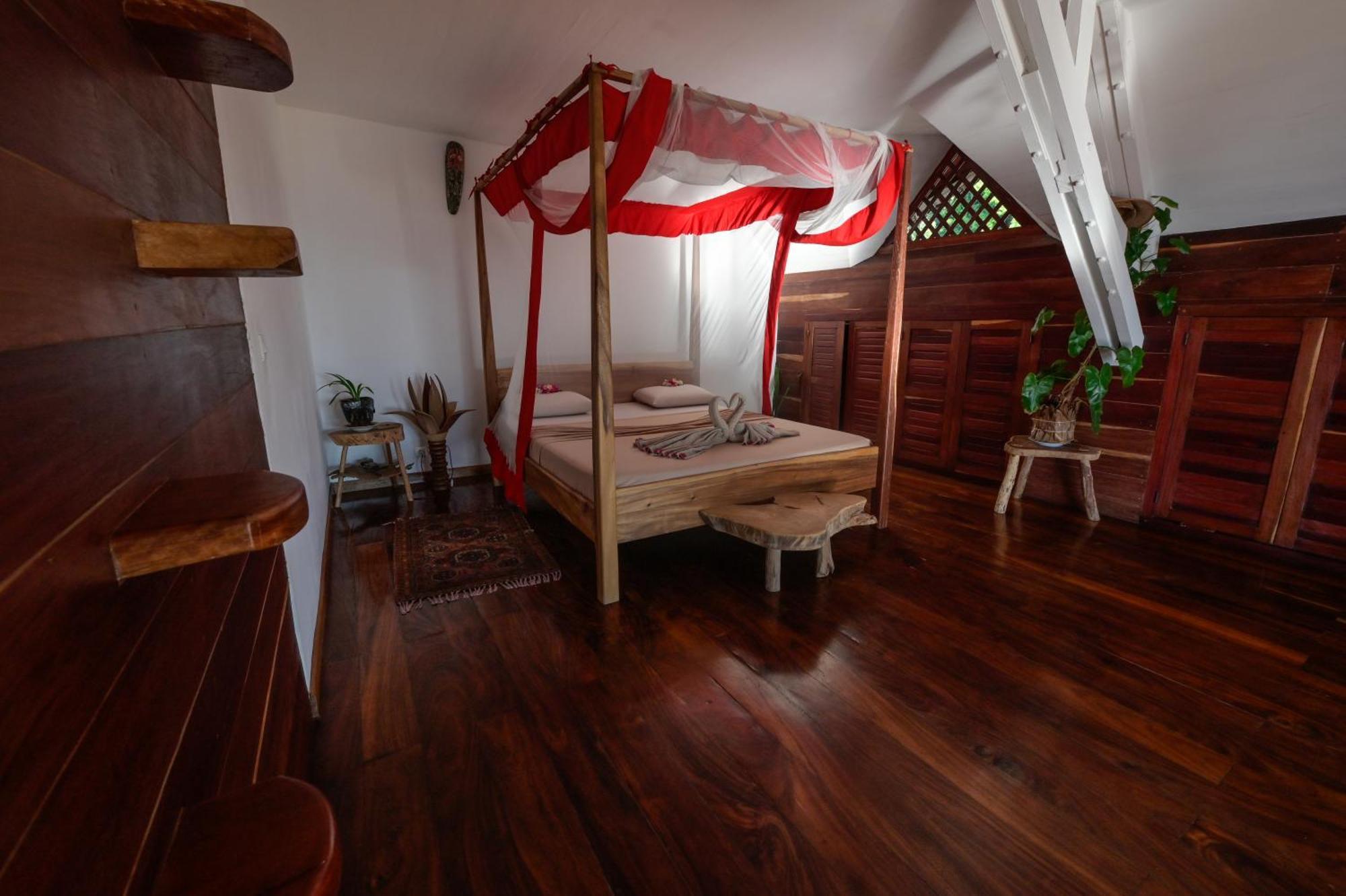 Shambala Madagascar: Beachfront Lodge And Adventures Ambolobozo Luaran gambar