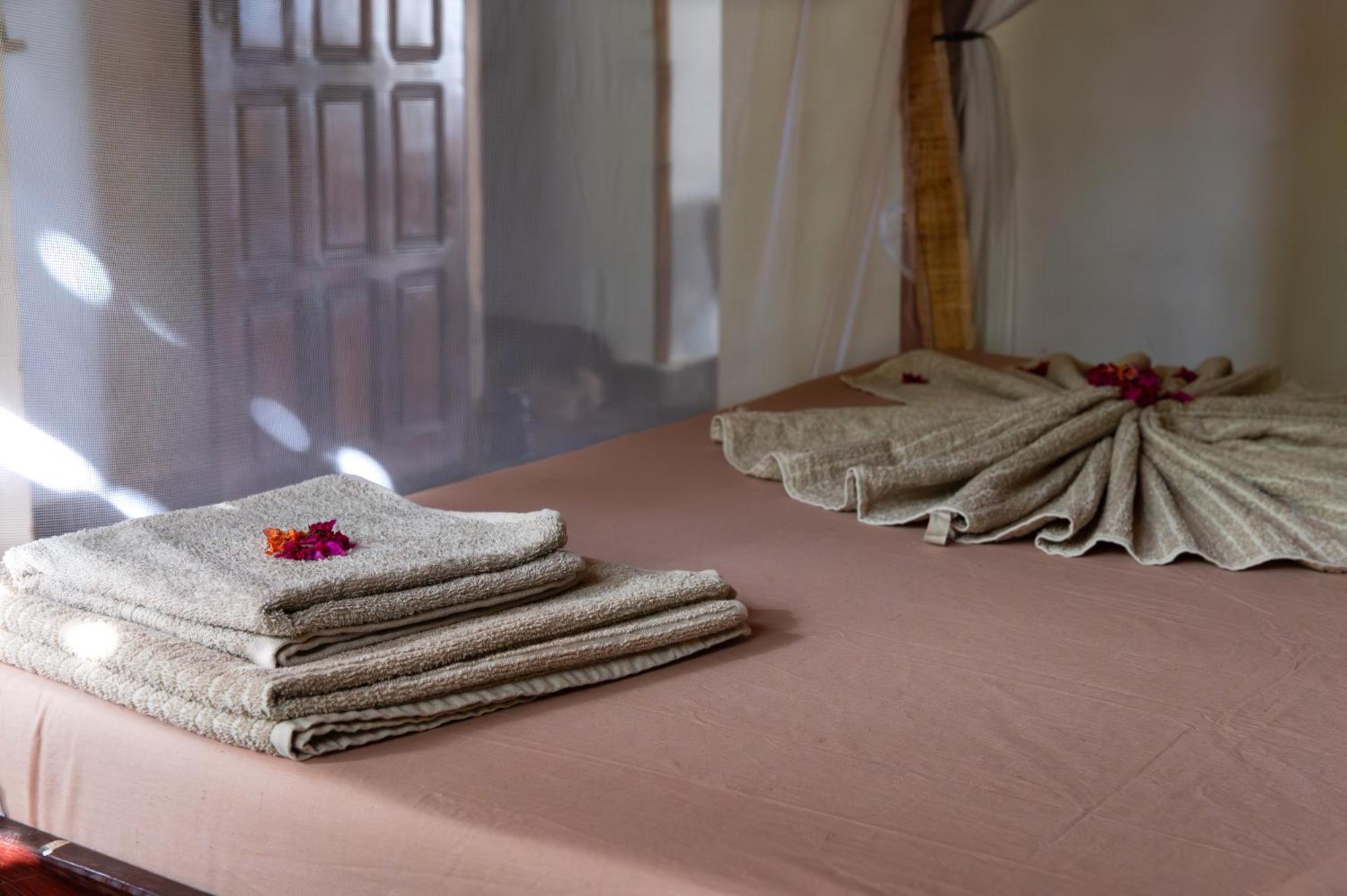 Shambala Madagascar: Beachfront Lodge And Adventures Ambolobozo Luaran gambar