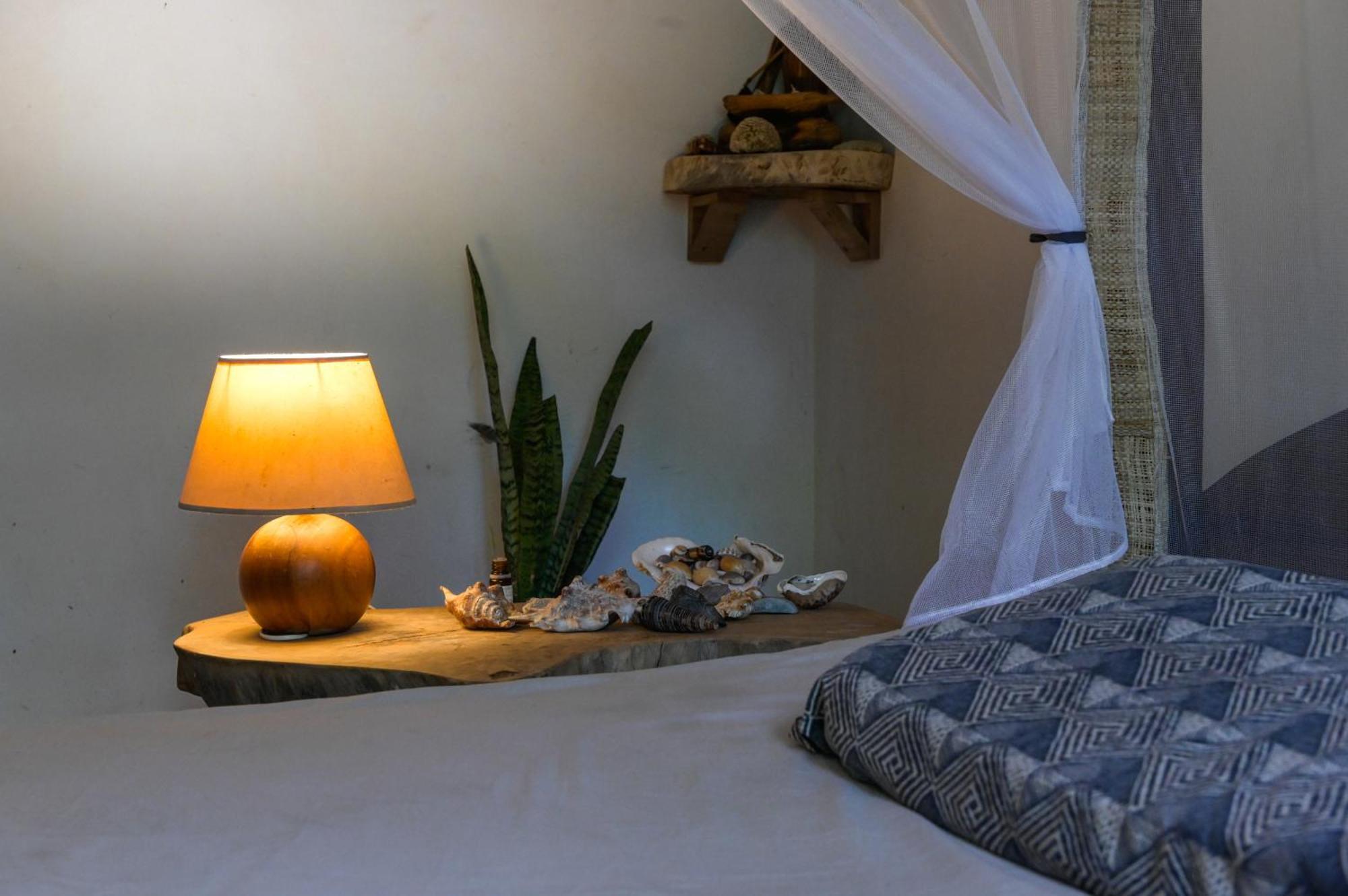 Shambala Madagascar: Beachfront Lodge And Adventures Ambolobozo Luaran gambar