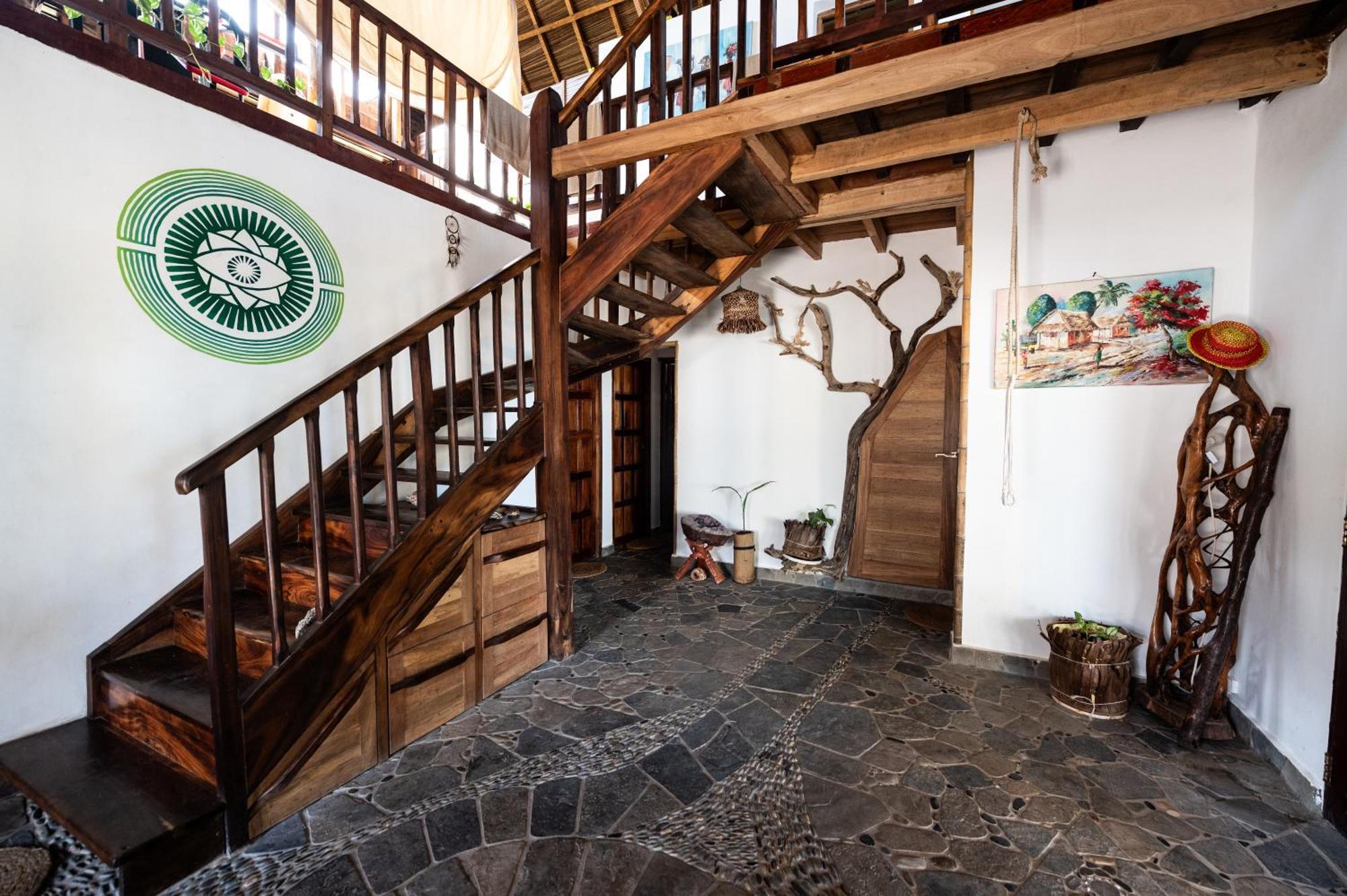 Shambala Madagascar: Beachfront Lodge And Adventures Ambolobozo Luaran gambar