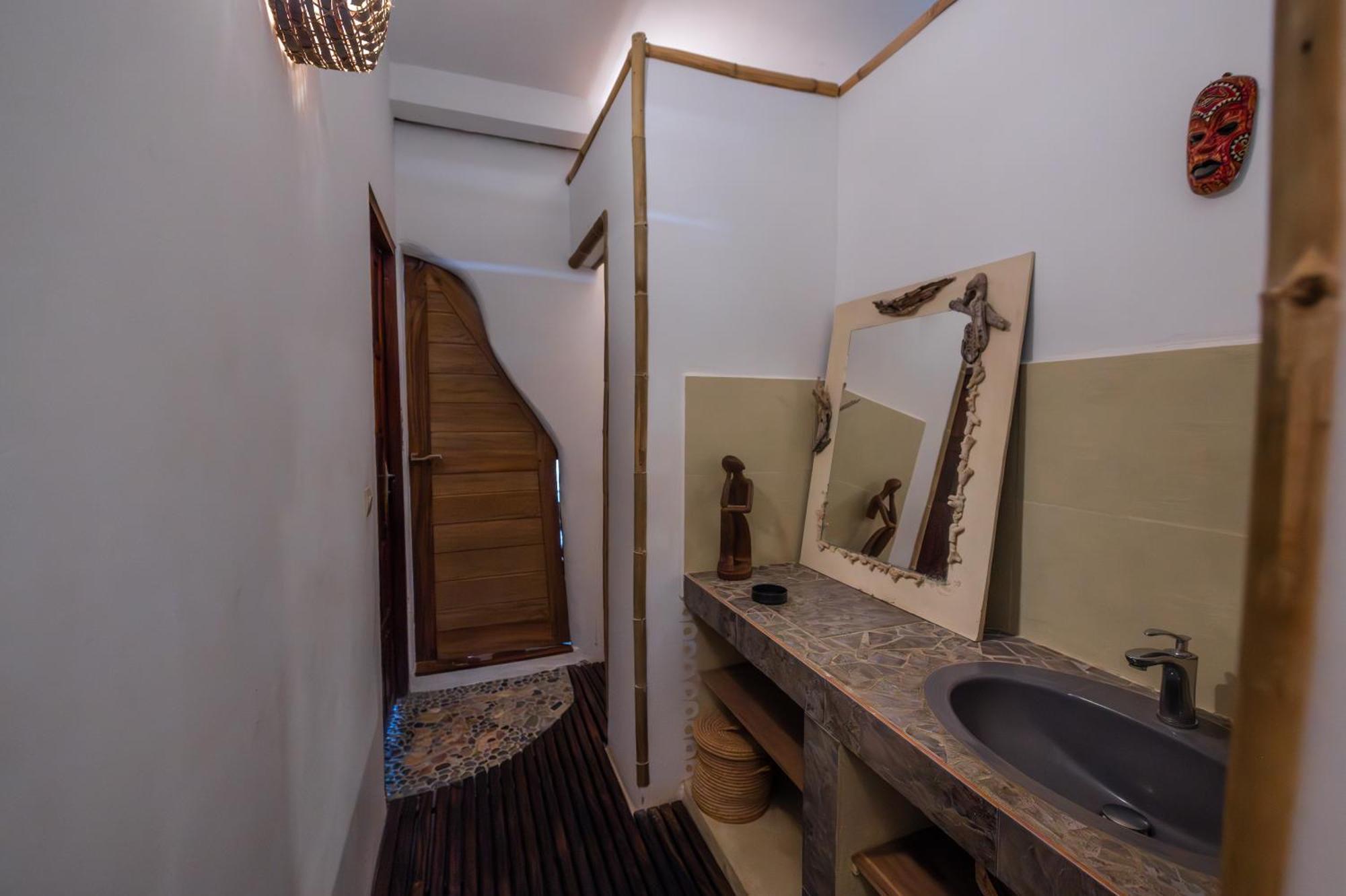 Shambala Madagascar: Beachfront Lodge And Adventures Ambolobozo Luaran gambar