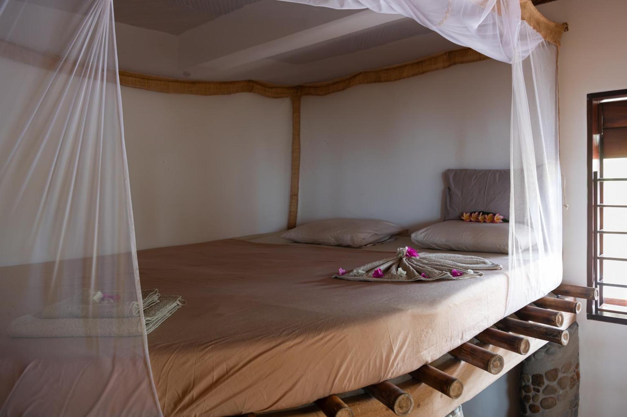 Shambala Madagascar: Beachfront Lodge And Adventures Ambolobozo Luaran gambar