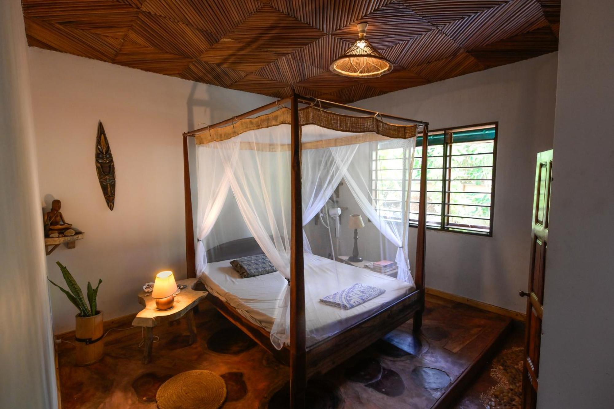 Shambala Madagascar: Beachfront Lodge And Adventures Ambolobozo Luaran gambar