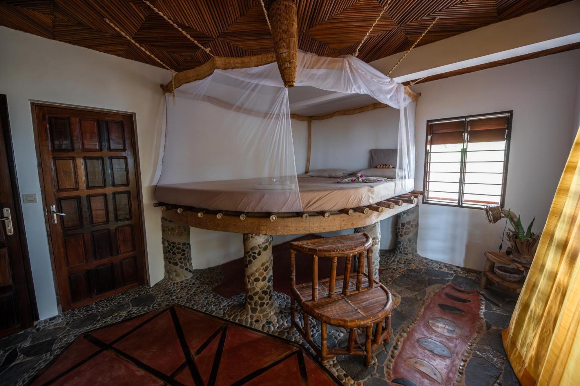 Shambala Madagascar: Beachfront Lodge And Adventures Ambolobozo Luaran gambar