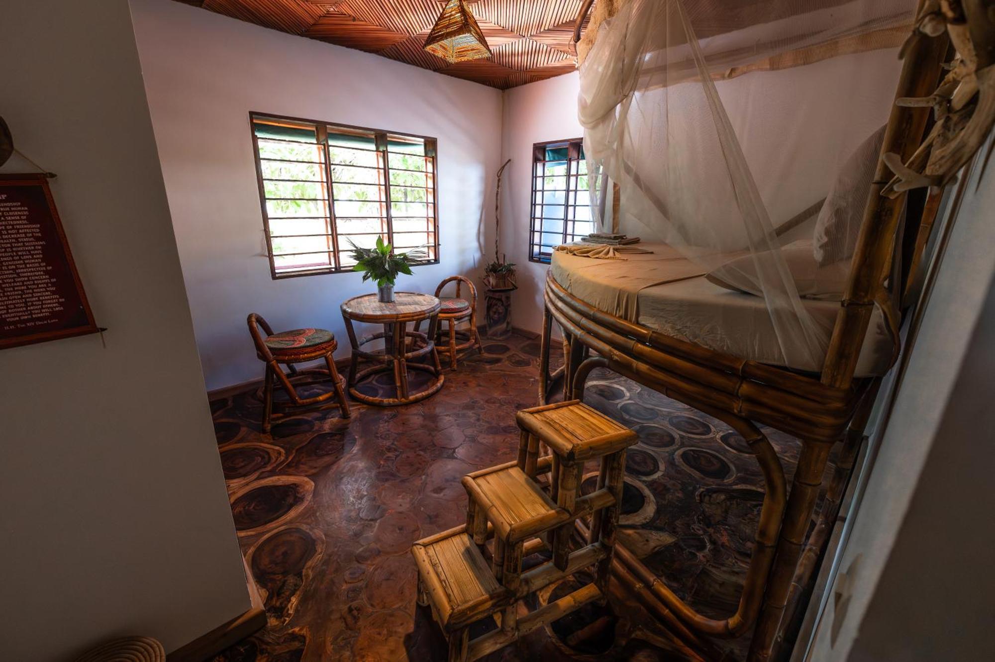 Shambala Madagascar: Beachfront Lodge And Adventures Ambolobozo Luaran gambar