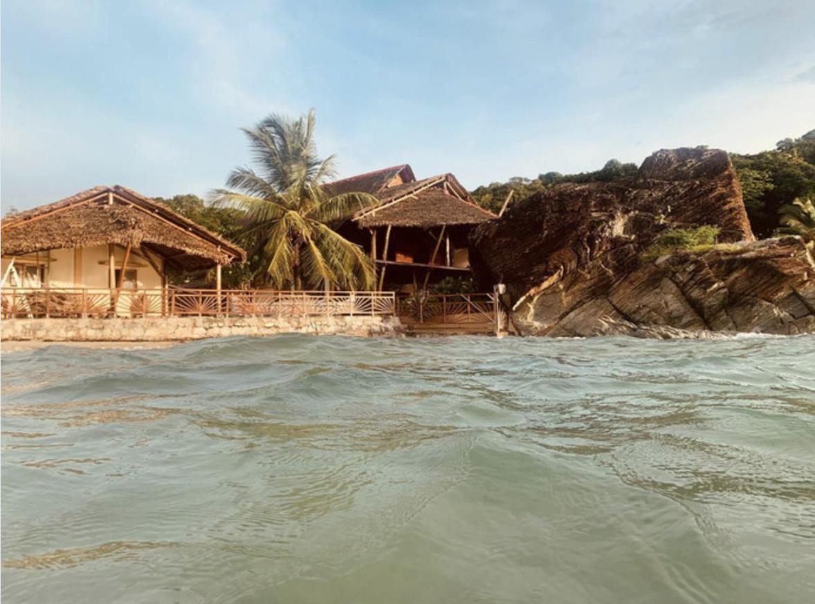 Shambala Madagascar: Beachfront Lodge And Adventures Ambolobozo Luaran gambar